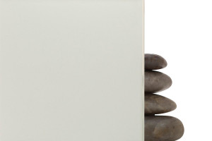 FSRT257 Хромисовое стекло Vivichrome показано в отражающей конфигурации с промежуточным слоем цвета кавы и отделкой opalex Forms-surfaces