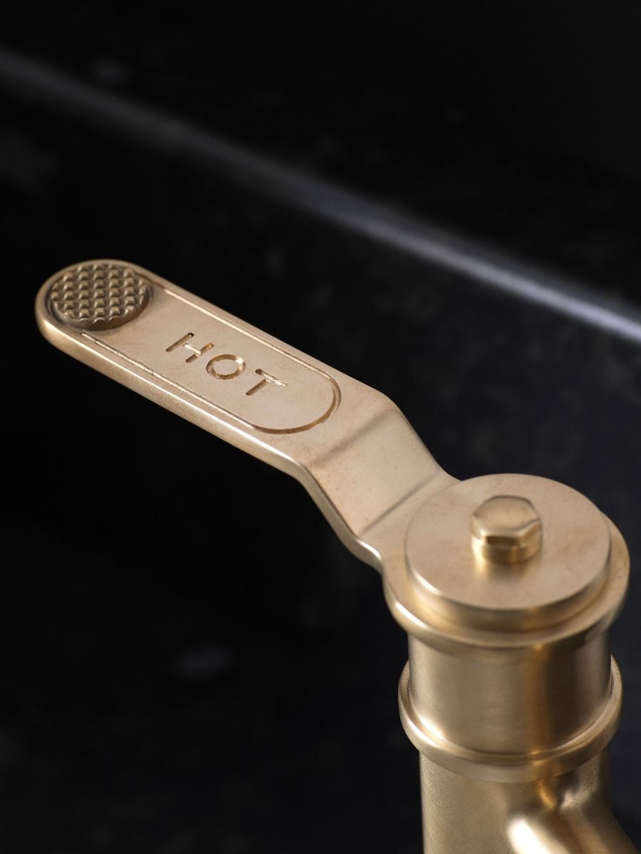 4544HT Однорычажный смеситель Armstrong с ополаскивателем при ополаскивании и текстурированной ручкой Traditional Perrinandrowe - Вид №2