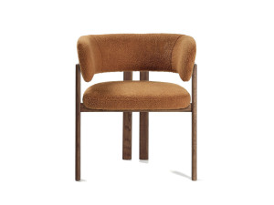 Мягкий стул с подлокотниками