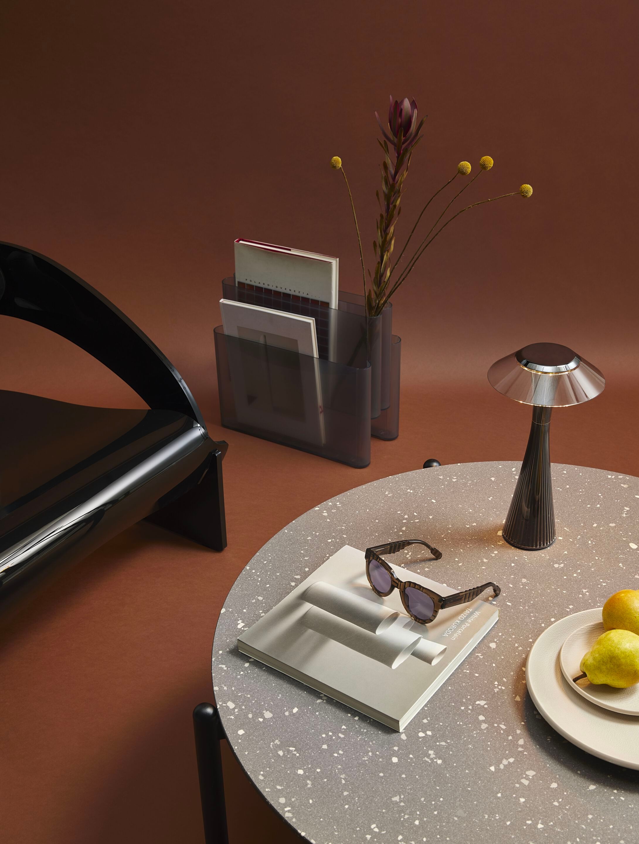 Стойка для журналов из ПММА Kartell MAGAZINE RACK ARCH-00118507 - Вид №1