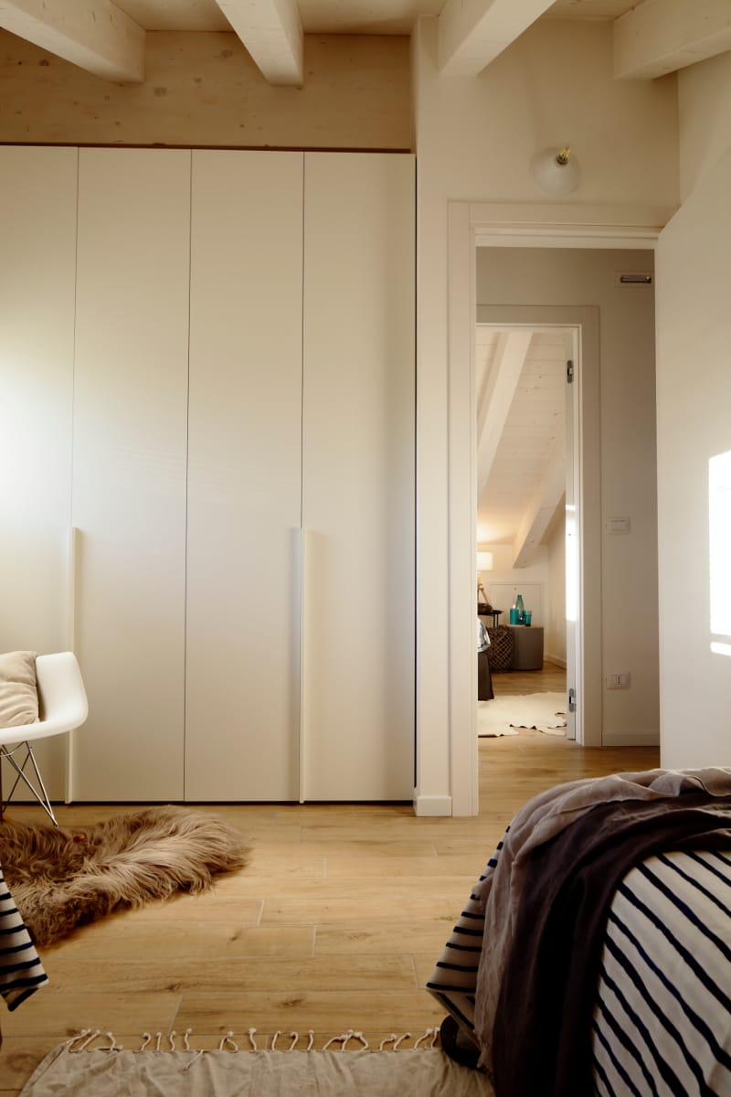 Деревянный шкаф с раздвижными дверями Deodara Linear ARCH-00114780 - Вид №1