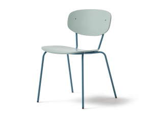 Лакированный деревянный стул