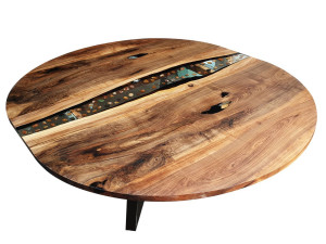 Круглый стол из смолы и орехового дерева