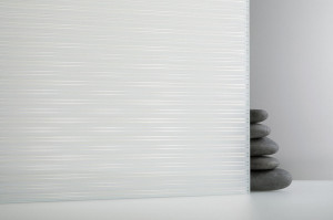 FSRT430 Стекло ткацкого станка Vivitela показано в конфигурации отражения с прослойкой прядей белого цвета и стандартной отделкой Forms-surfaces