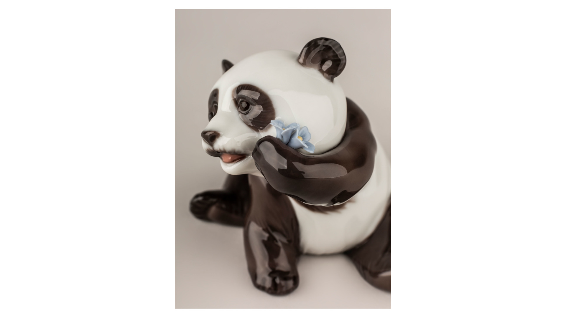 10669038 LLADRO Фигурка Lladro "Довольная панда"  9x8см Фарфор Lladró  - Вид №2