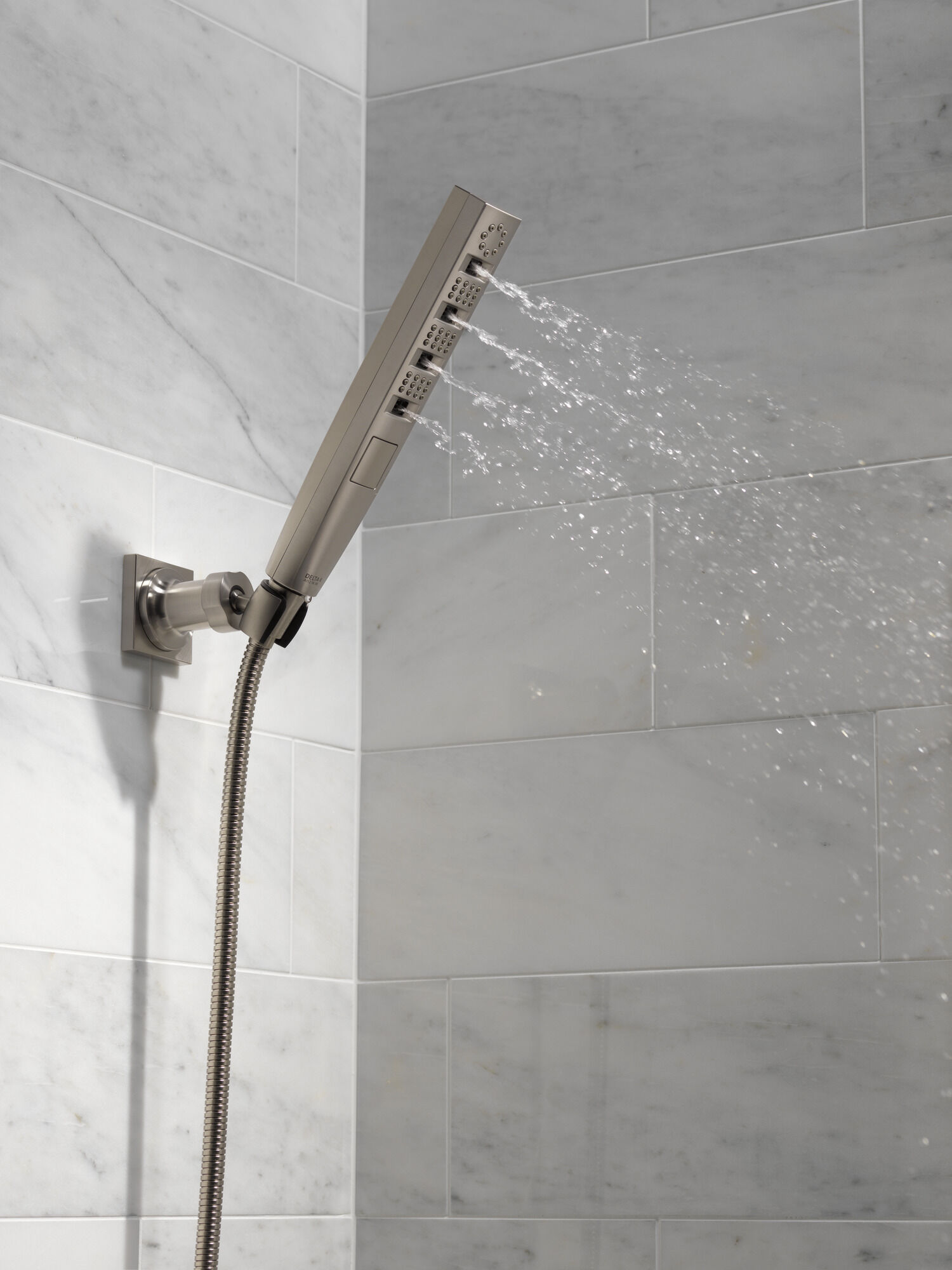 H2Okinetic® Ручной душ с 4 настройками для настенного монтажа Delta Faucet 55140-SS - Вид №1