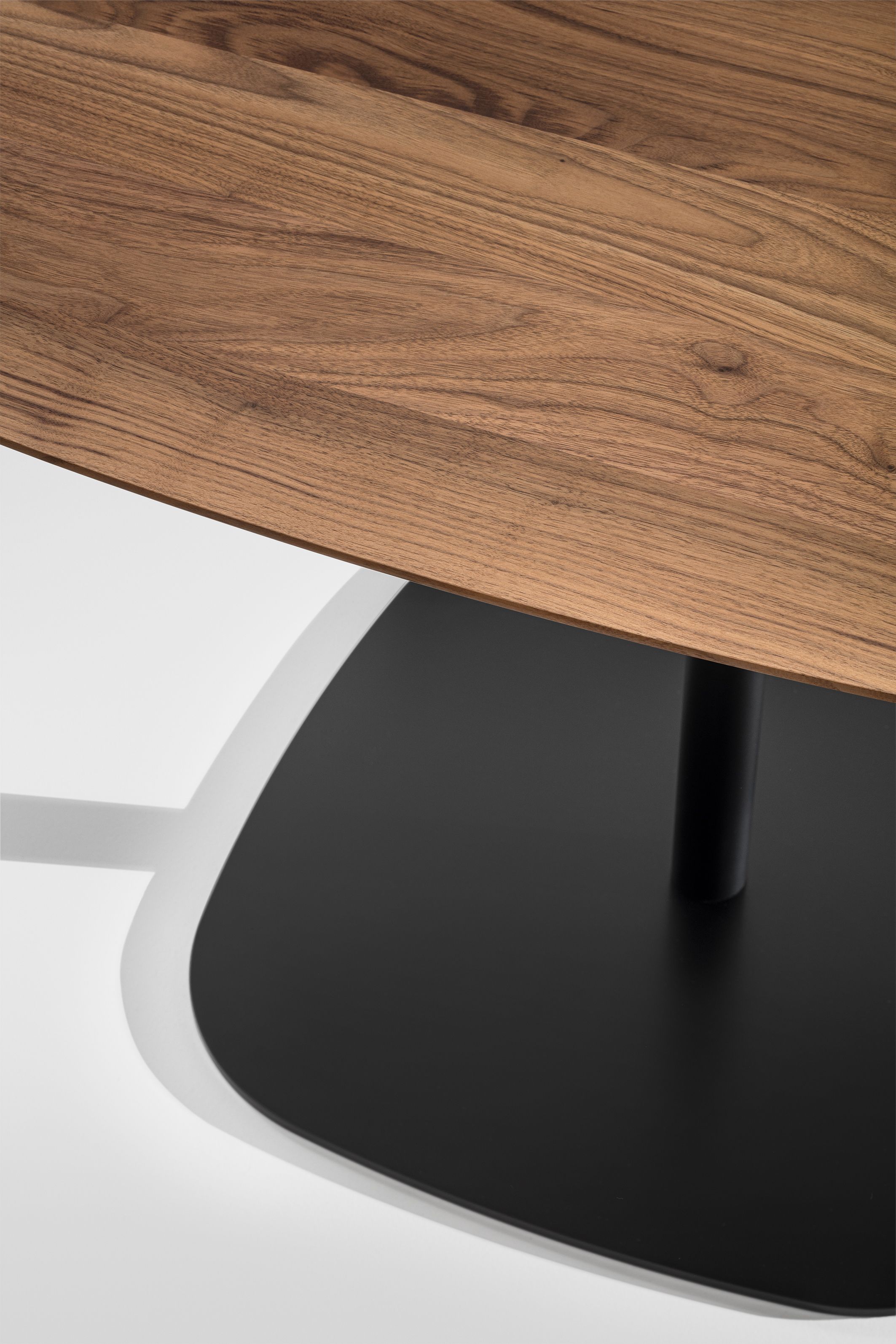 Прямоугольный стол из массива дерева ZEITRAUM VERMU ARCH-00140744 - Вид №2