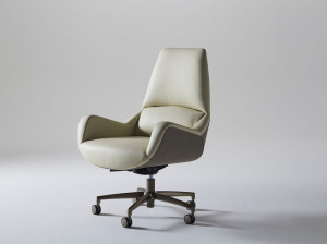 Кожаное офисное кресло с 5 спицами