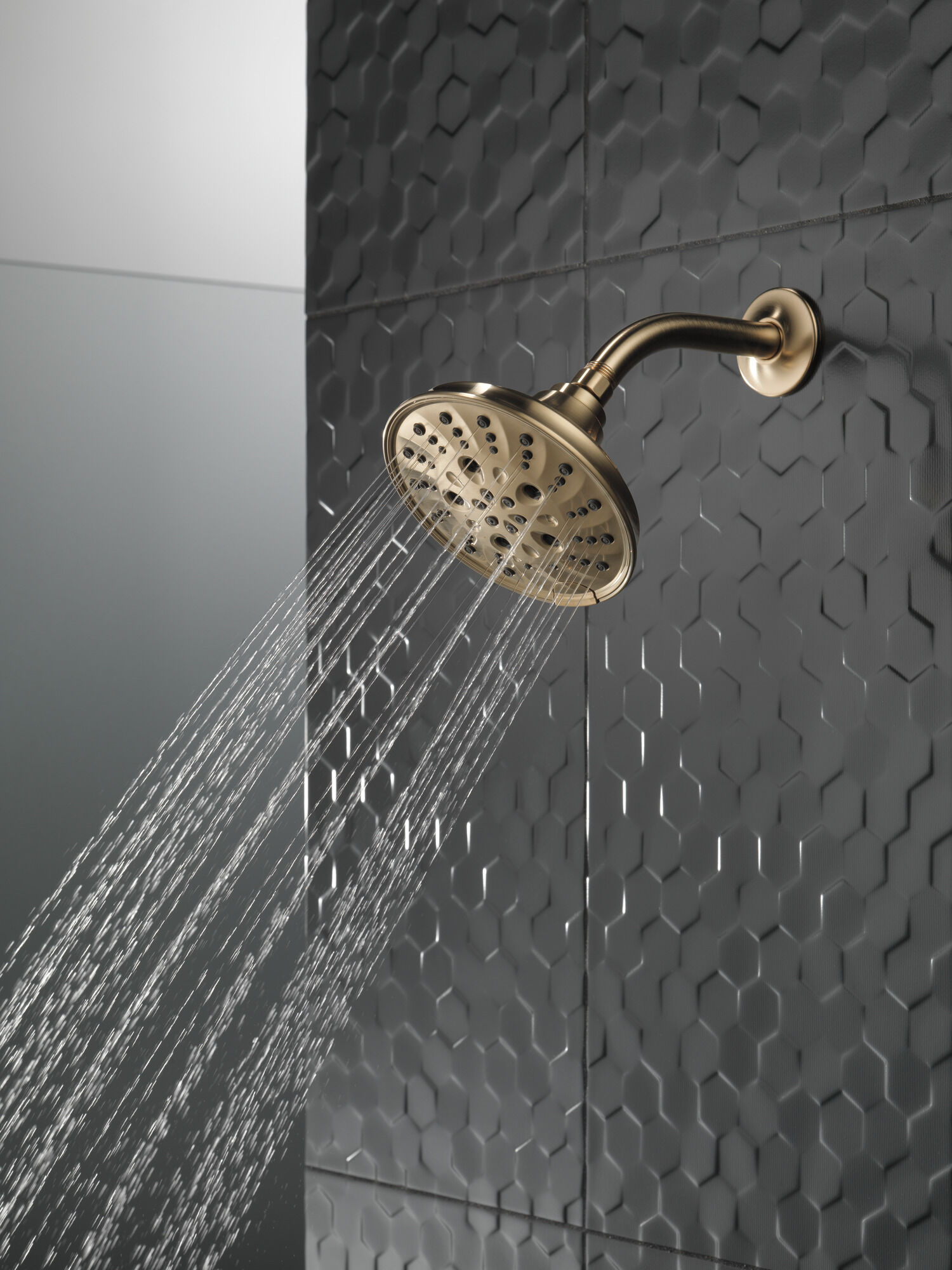 52669-CZ H2Okinetic® Традиционная душевая лейка Raincan с 5 настройками Delta Faucet Universal Showering Шампанское бронза  - Вид №7