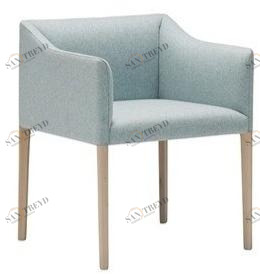 Andreu World Стул с обивкой и подлокотниками Couvé So1267