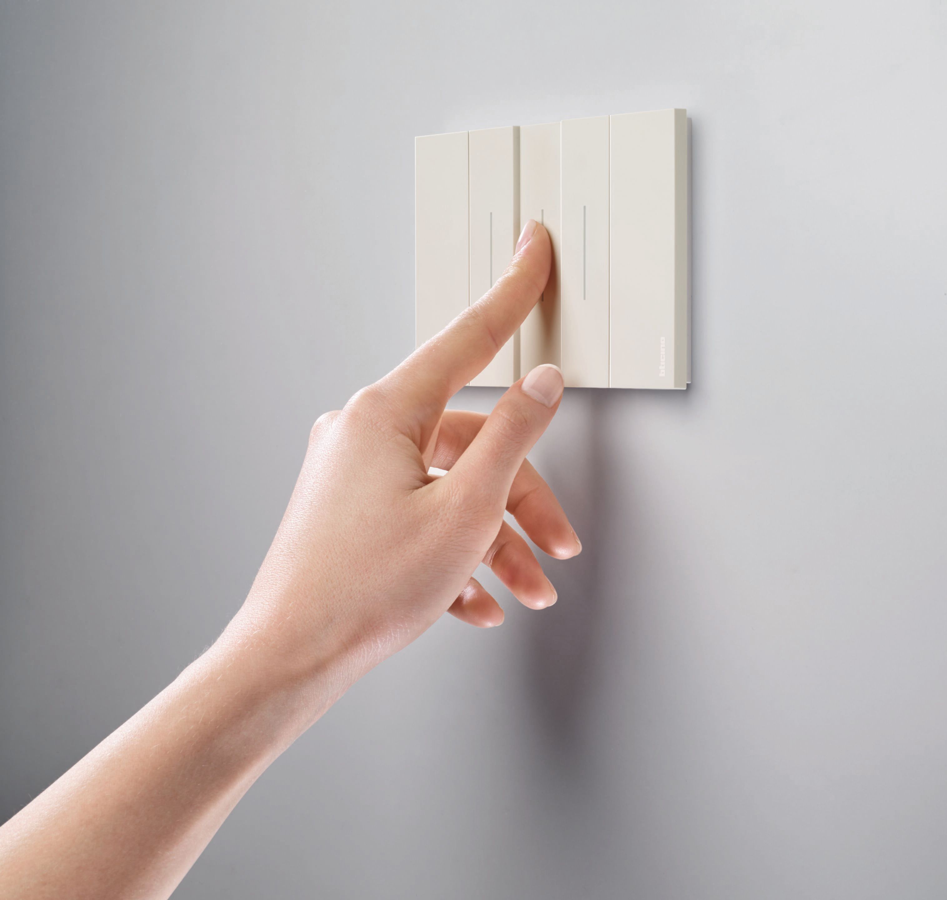 Традиционная и связанная гражданская серия BTICINO LIVING NOW ARCH-00151831 - Вид №4