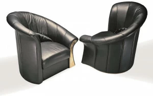 Mirabili Мягкое кожаное кресло с подлокотниками Mirabili arte d'abitare