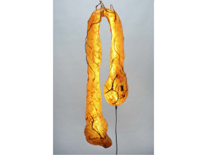 Яркая скульптура