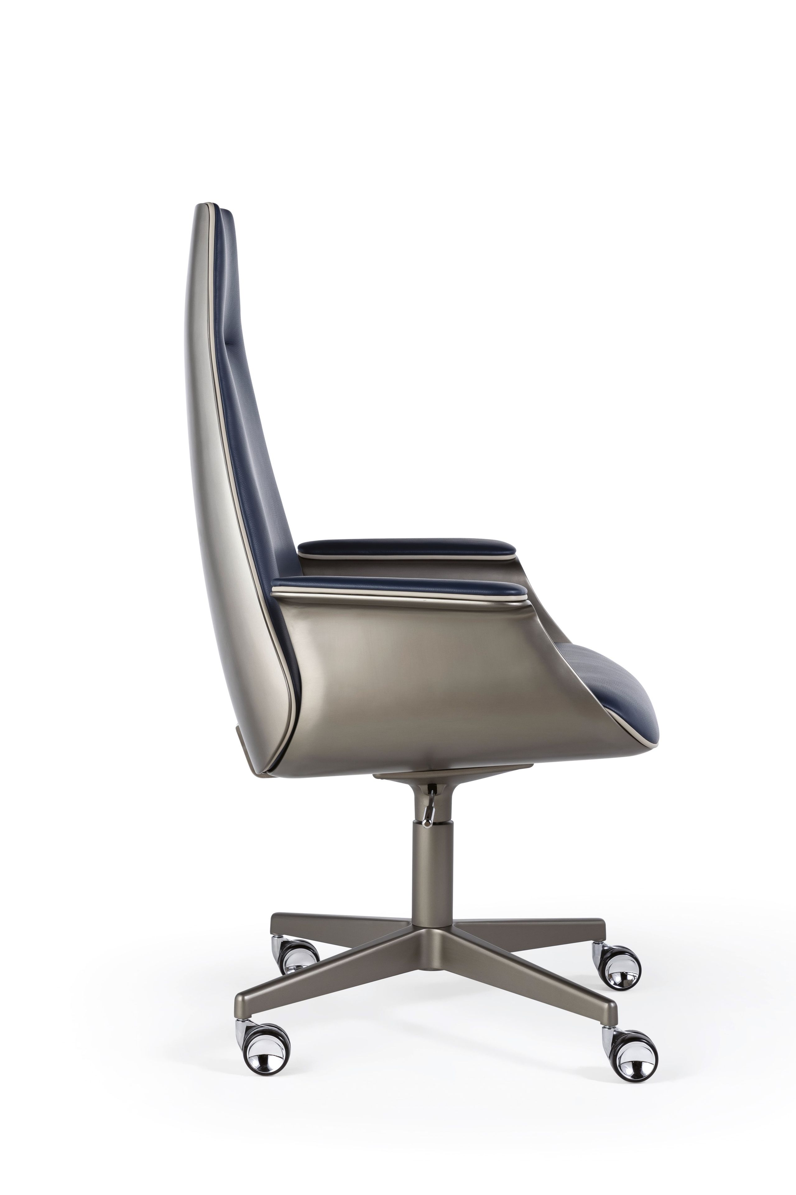 Офисное кресло с регулируемой высотой и кожаной обивкой REFLEX Minerva ARCH-00001366