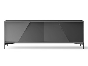 Деревянный шкаф с распашными дверями