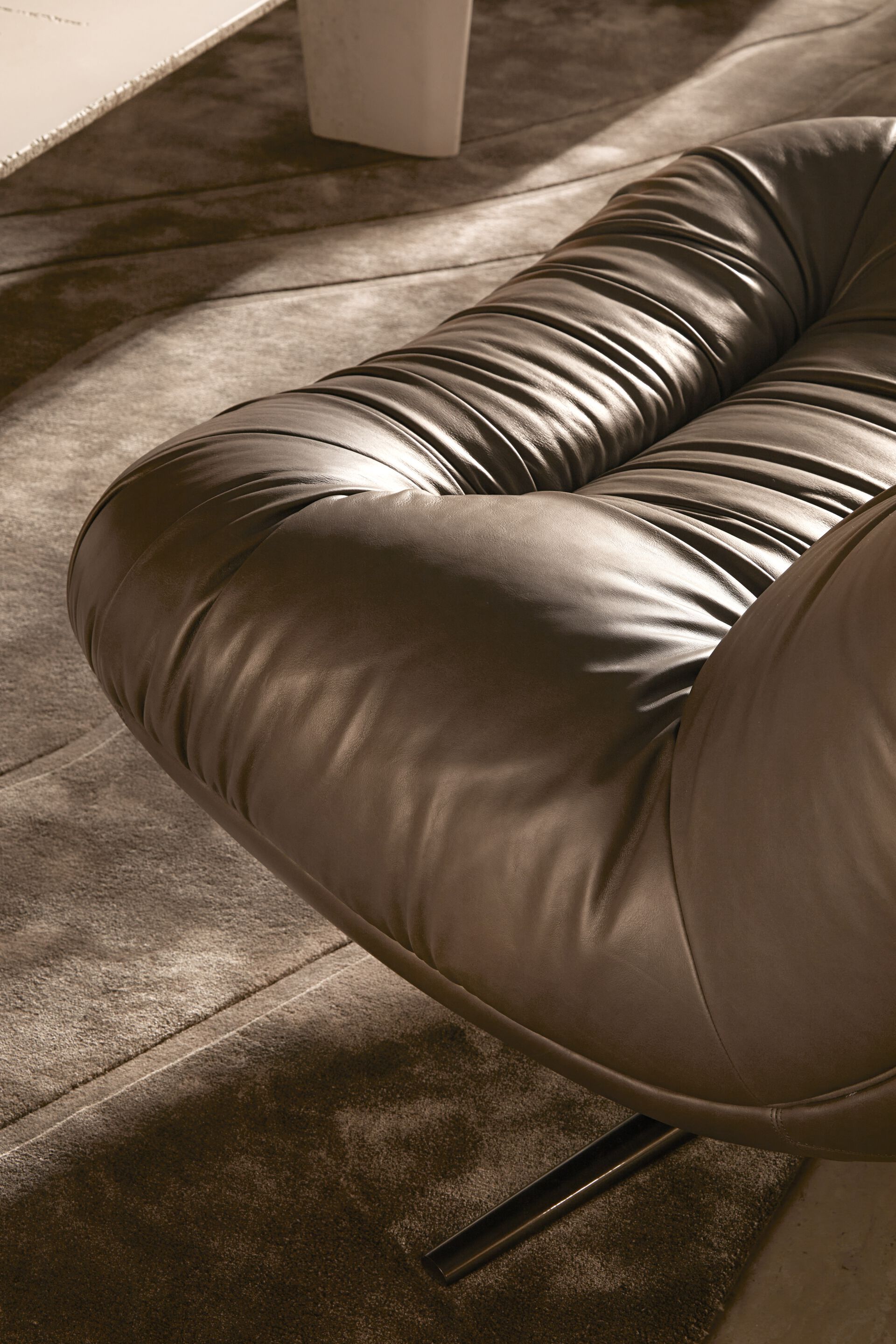 Вращающееся кресло из ткани и кожи Visionnaire AURA ARCH-00110208 - Вид №11