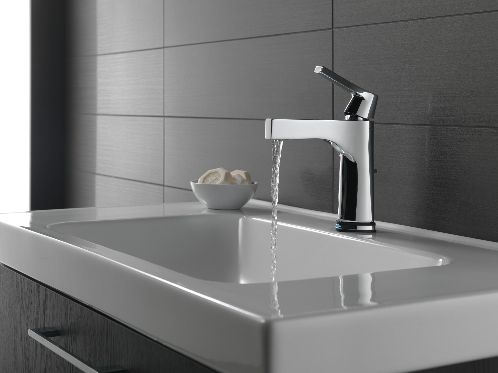 574T-SS-DST Смеситель для ванной с одной ручкой с технологией Touch2O.xt® Delta Faucet Zura Нержавеющая сталь  - Вид №4