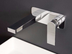 Настенный смеситель для раковины
