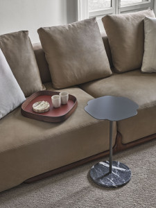 Журнальный столик из орехового дерева с подносом