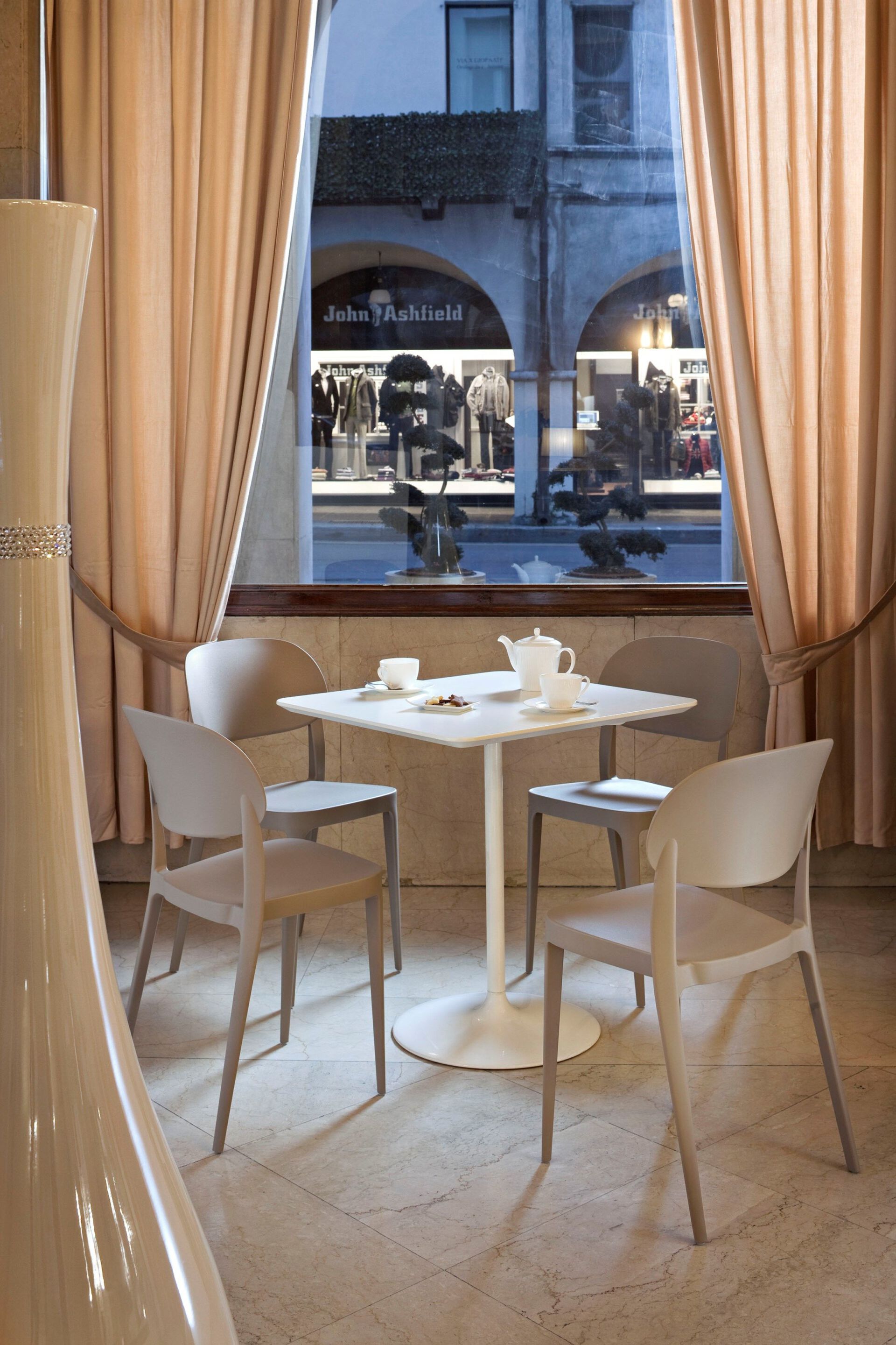 Штабелируемый садовый стул из инженерного пластика In Stock Alma Design ARCH-00066860 - Вид №1