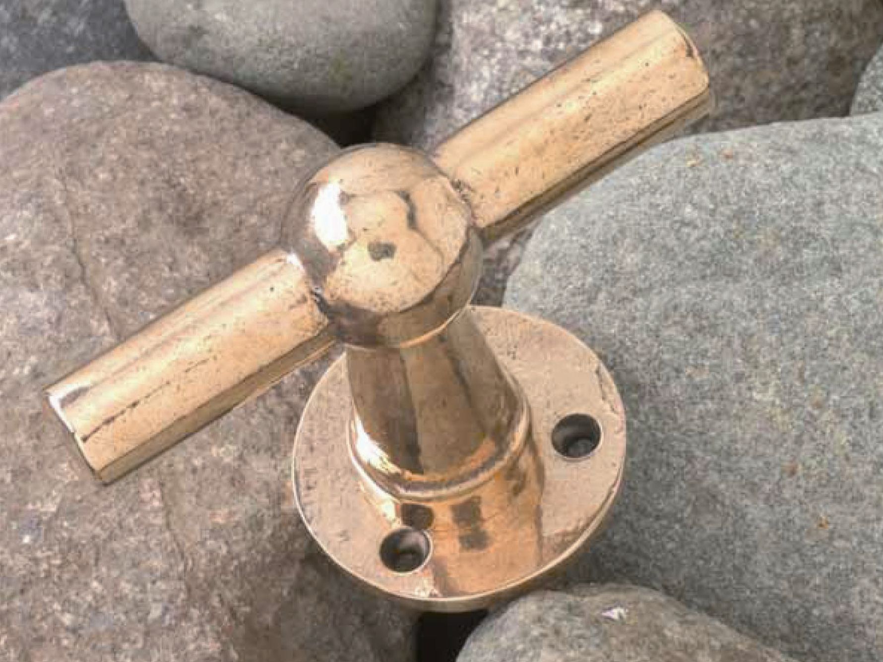 Кремонезе в бронзе на Розетте GIARA ART DESIGN-BRONZE Chemin de Fer ARCH-00079877