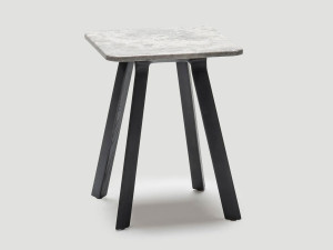 Квадратный журнальный столик из ясеня с мраморной столешницей