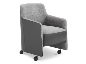 Тканевое и кожаное кресло с колесами