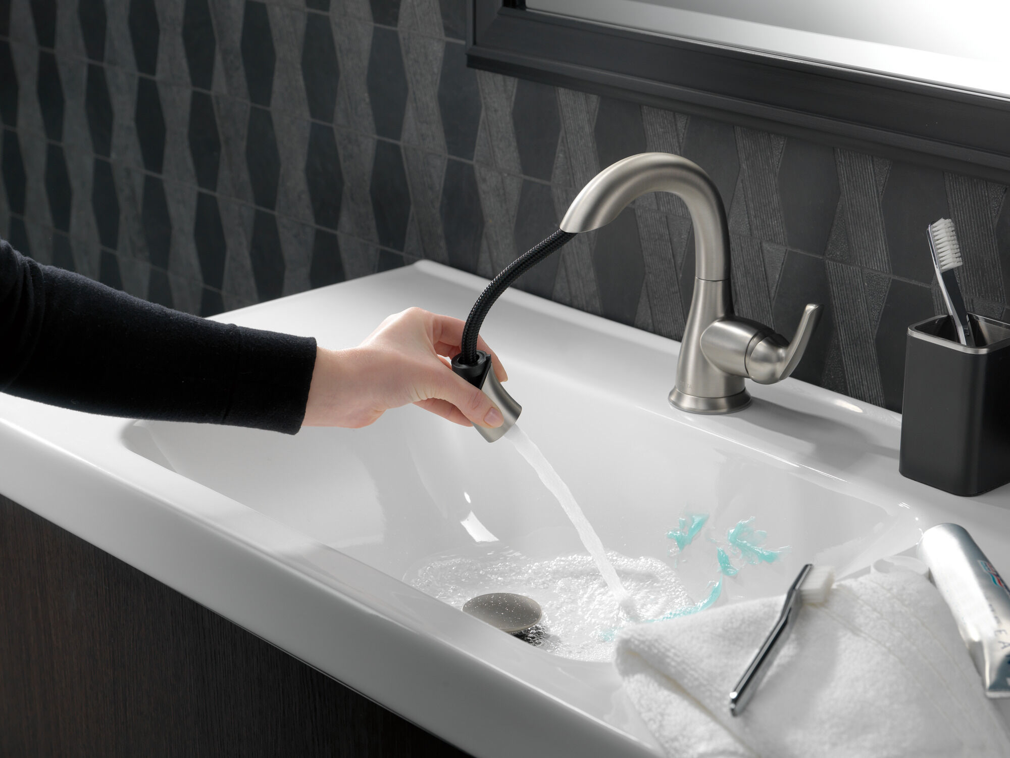 Выдвижной смеситель для ванной комнаты с одной ручкой Delta Faucet 15765LF-SPPD - Вид №7