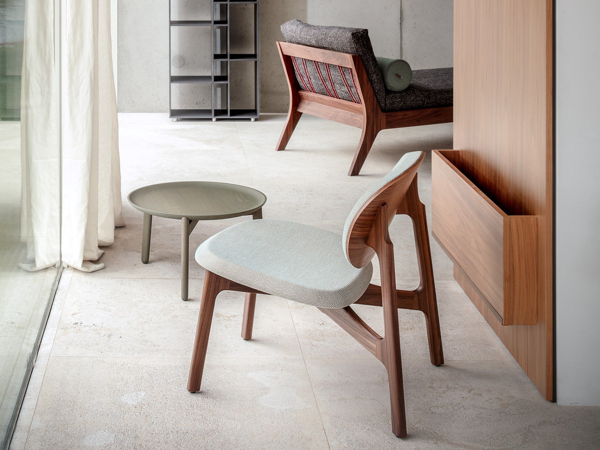 Деревянный круглый низкий журнальный столик ZEITRAUM PLAISIR ARCH-00010677 - Вид №2