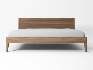 Деревянная кровать размера "queen-size"