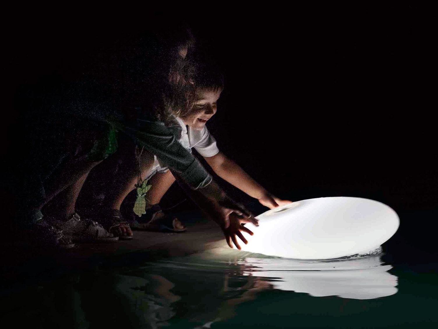 Настольная или плавающая лампа из полиэтилена Martinelli Luce Gloulglou Pol ARCH-00101308 - Вид №3