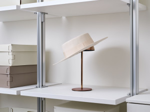 Кожаный и металлический аксессуар