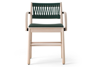 Стул из бука с подлокотниками со встроенной подушкой