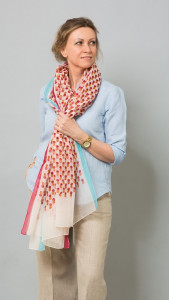 BORABORA_W Шаль BORABORA WHITE 100/190 красные ананасы на белом, хлопок шелк PETRUSSE