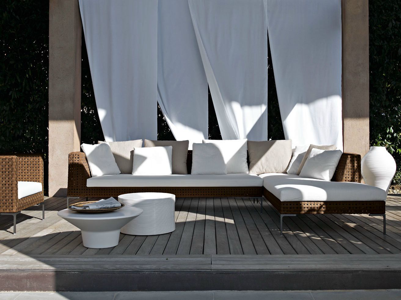 Угловой диван из полипропилена B&B Italia Outdoor Charles ARCH-00151328 - Вид №1