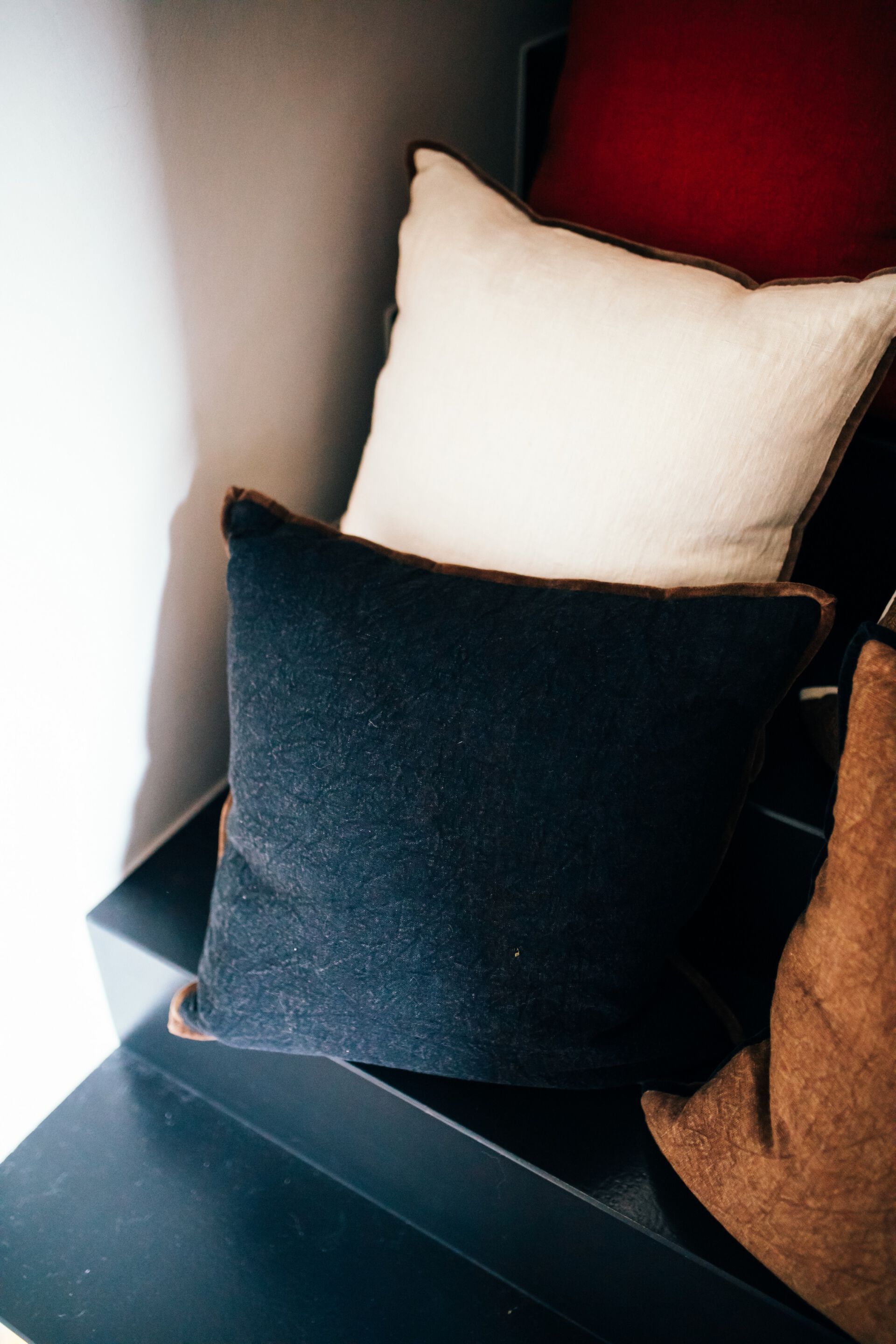 Подушка из льна и хлопка POMAX ALPHA OPPOSITES ARCH-00048053 - Вид №15