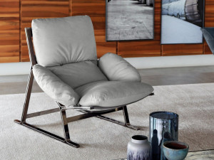 Кожаное кресло с салазками