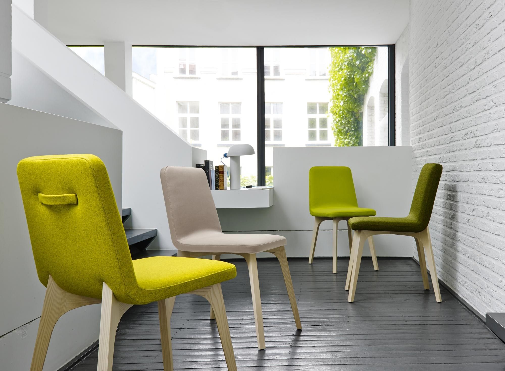 Мягкий тканевый стул с подлокотниками Ligne Roset Vik ARCH-00117853 - Вид №3