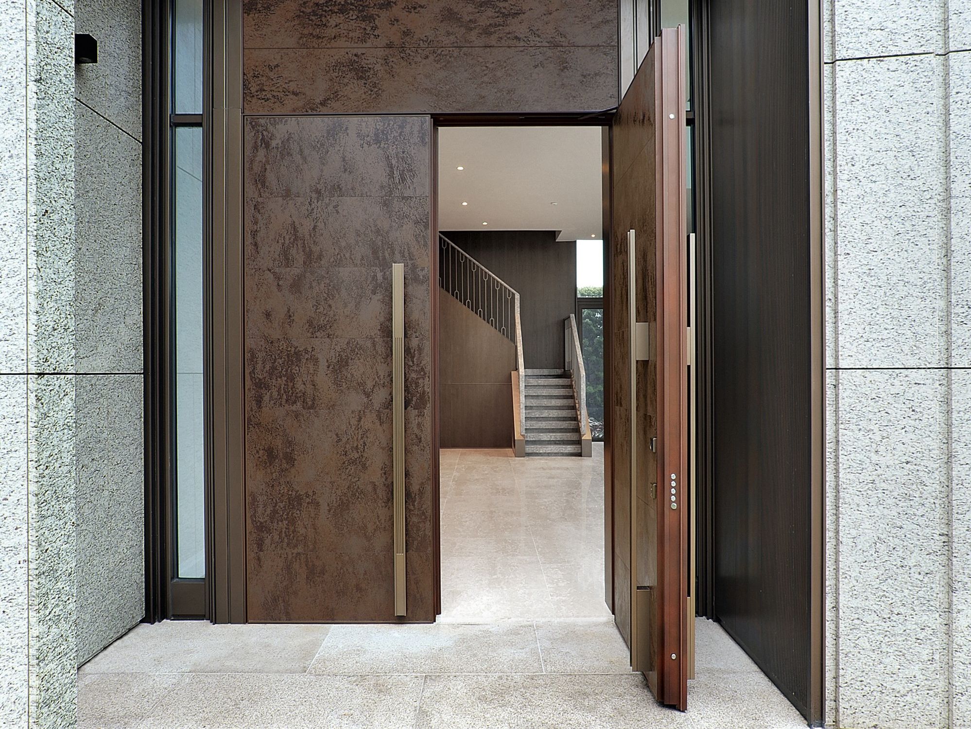 Бронированная входная дверь Laminam® Oikos Tekno ARCH-00121409