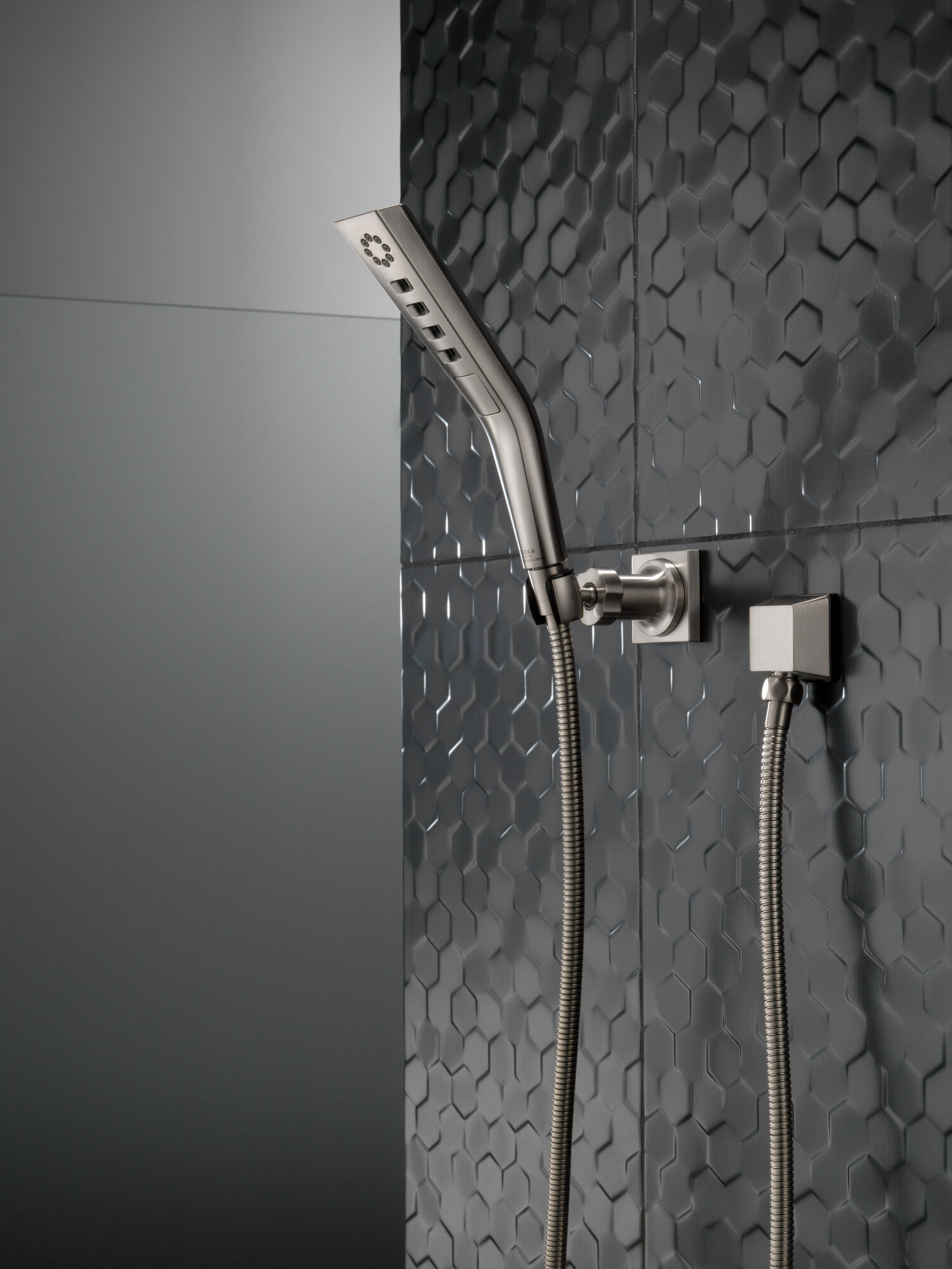 H2Okinetic® Ручной душ с 3 настройками для настенного монтажа Delta Faucet 55799-SS - Вид №6