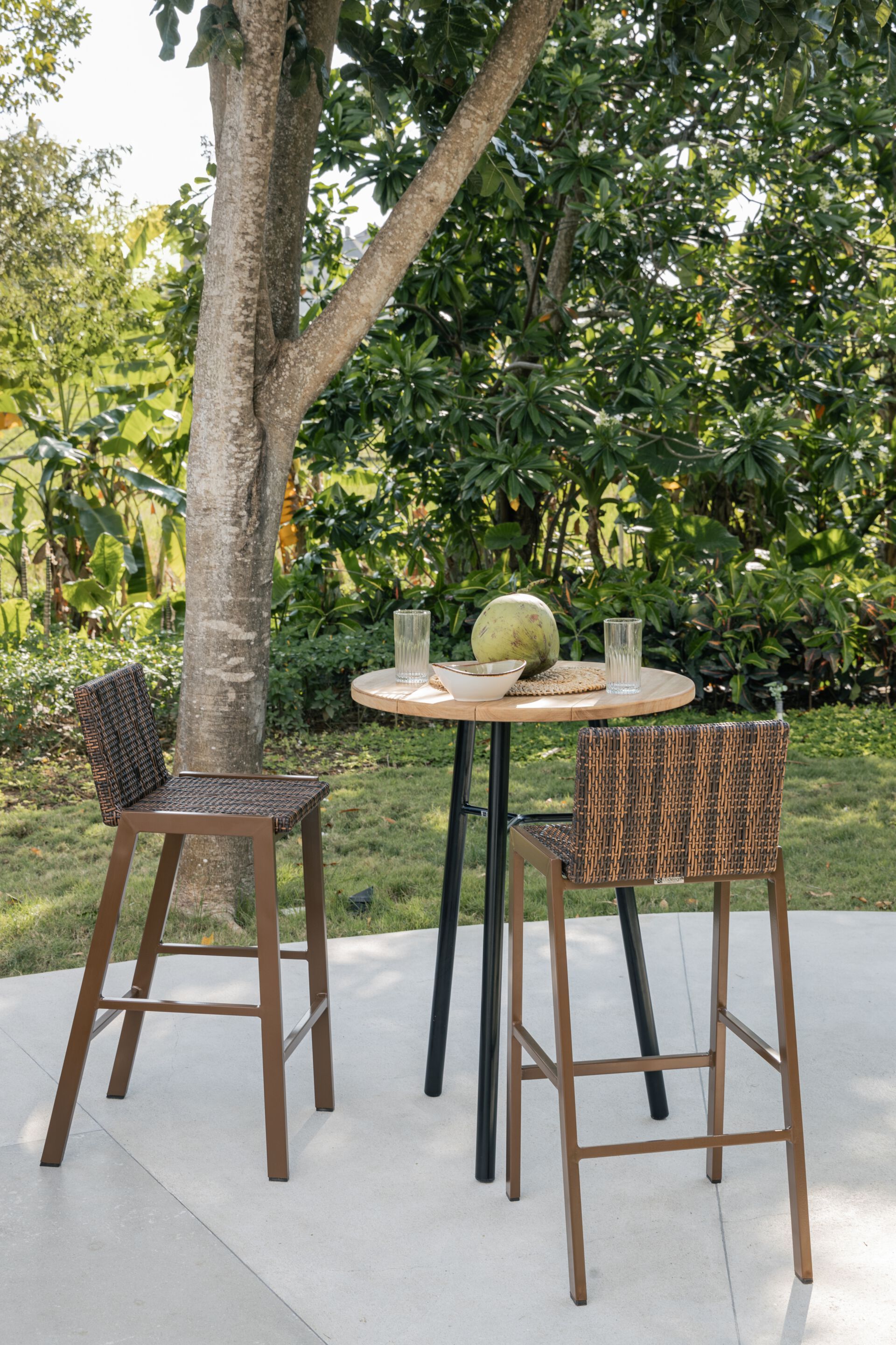 Высокий круглый стол из тикового дерева cbdesign Токио ARCH-00049414 - Вид №1