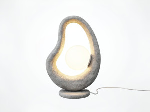 Металлическая настольная лампа