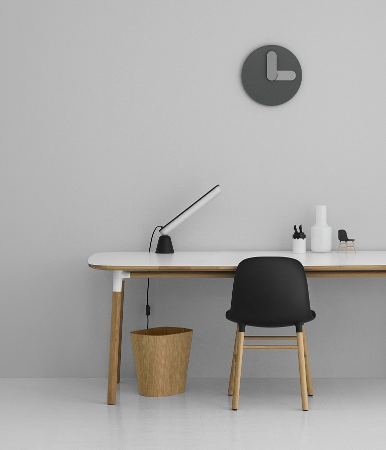 Настольная лампа Acrobat 16.5х44.4х6 см, баклажан Normann Copenhagen 502124 - Вид №5