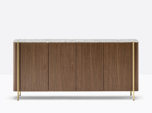 Деревянный шкаф с распашными дверями