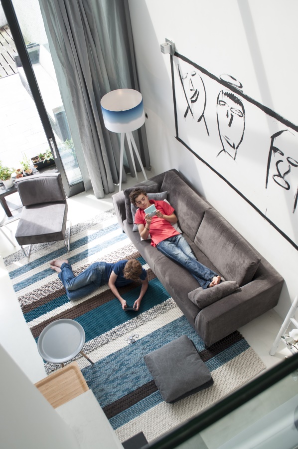 Кресло Lounge Ridge Rib с подлокотниками, серое Zuiver 3100015 - Вид №2