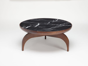Круглый журнальный столик из ореха и мрамора