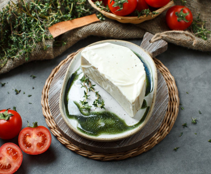 663 "Качотта" молодая с травами Вкусляндия 