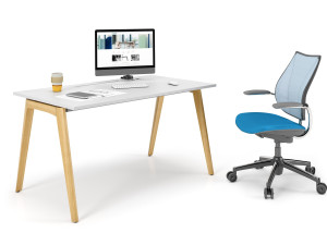 Деревянный рабочий стол с системой кабельной втулки