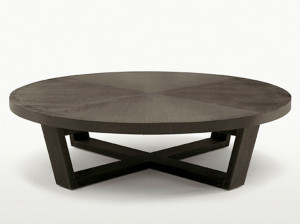 Круглый журнальный столик из массива дерева
