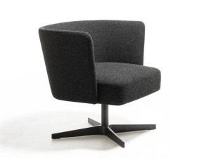 Тканевое кресло с подлокотниками